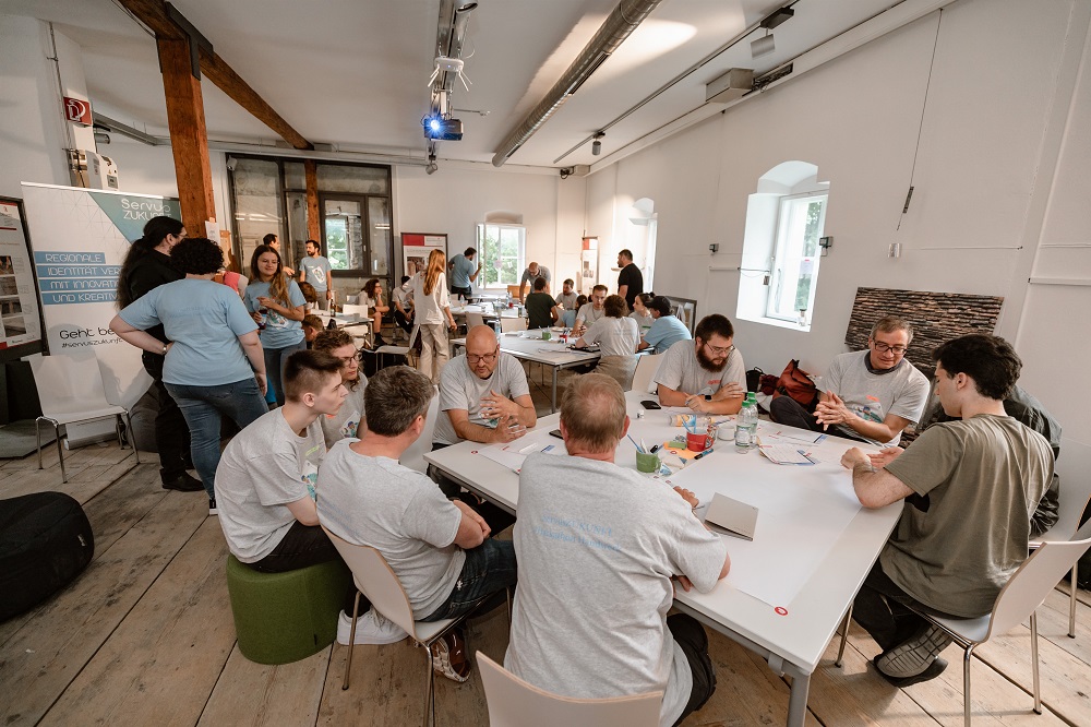 20230412_PM_REO_Servus Zukunft Hackathon Bau Standortentwicklung