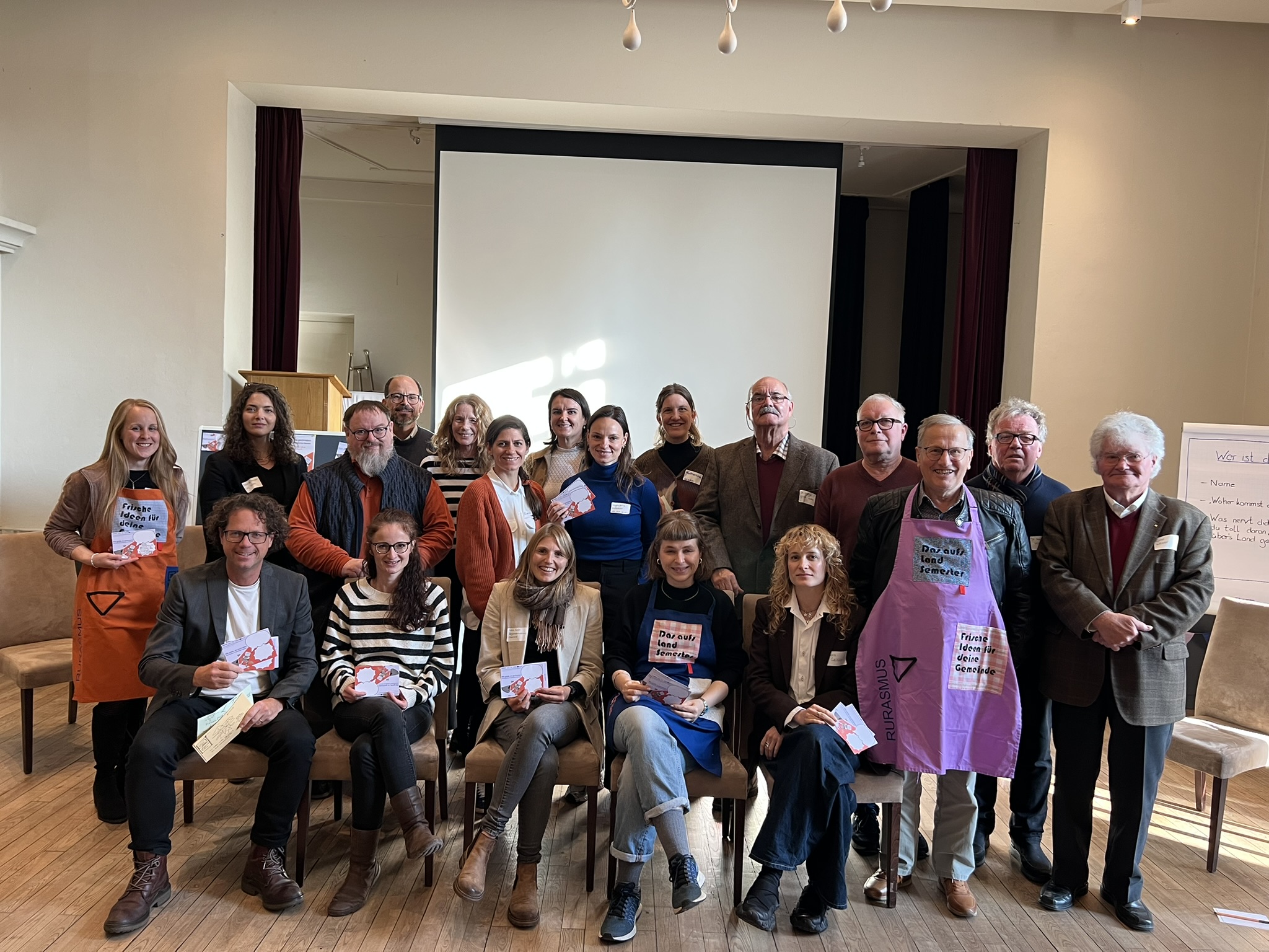 „Wia gredt, so gschriebm“ – Grenzüberschreitender Dialog über Journalismus und Narrative im ländlichen Raum