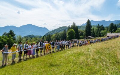 Hand in Hand für die Ausbildung: Rekord-Menschenkette an der Glentleiten